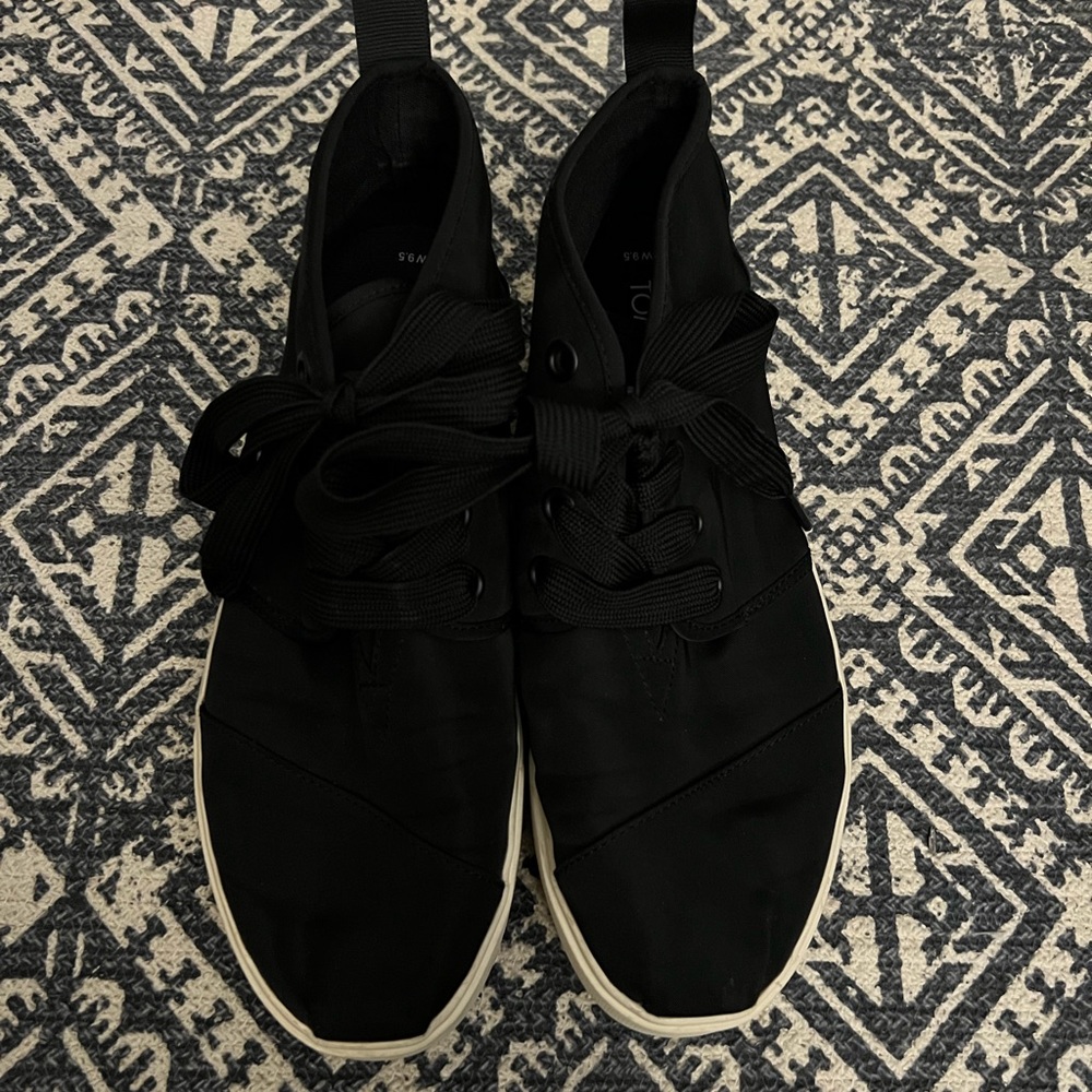 TOMS SNEAKERS